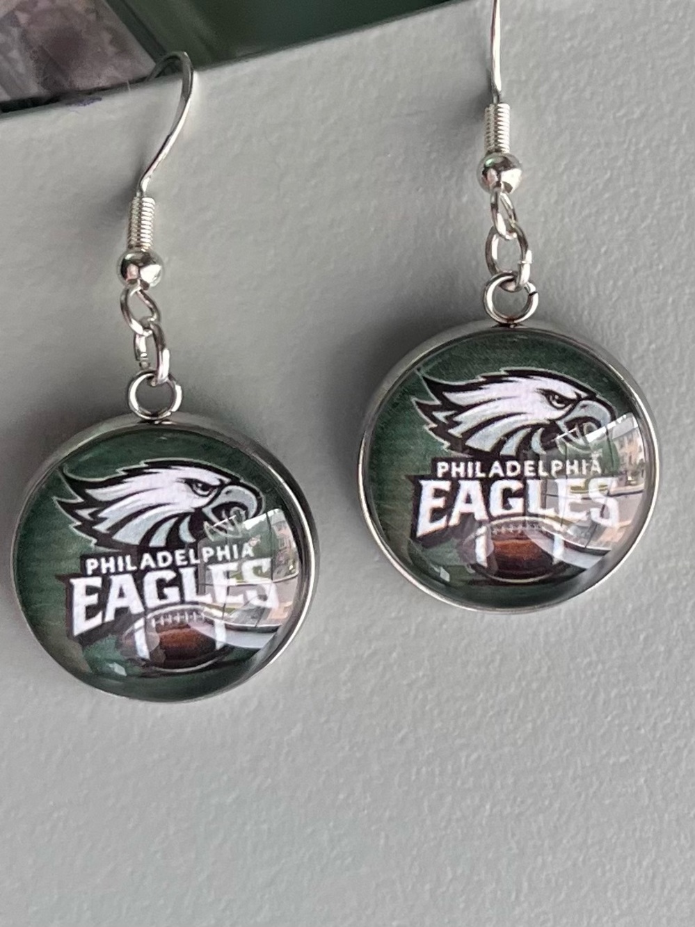 Philadelphia Eagles Logo Dangle Earrings - Green & White